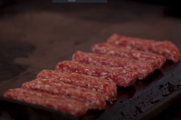 Pored imena, hrvatska verzija ćevapa ima i druge razlike