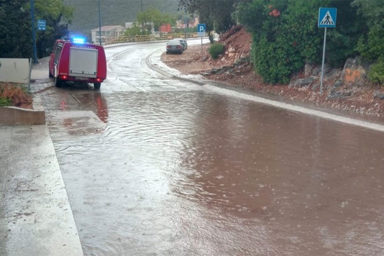 Poplave u Neumu