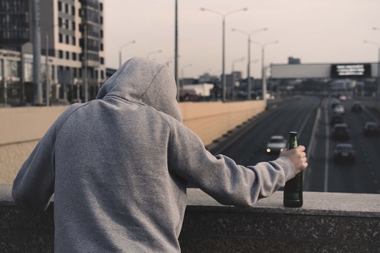Devet osoba umrlo od trovanja alkoholom