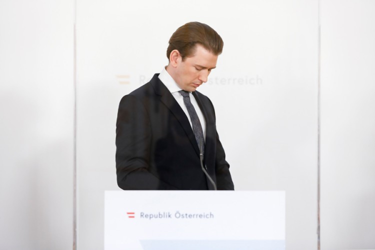 Kurcu "minus" u novčaniku za 7.238 evra mjesečno