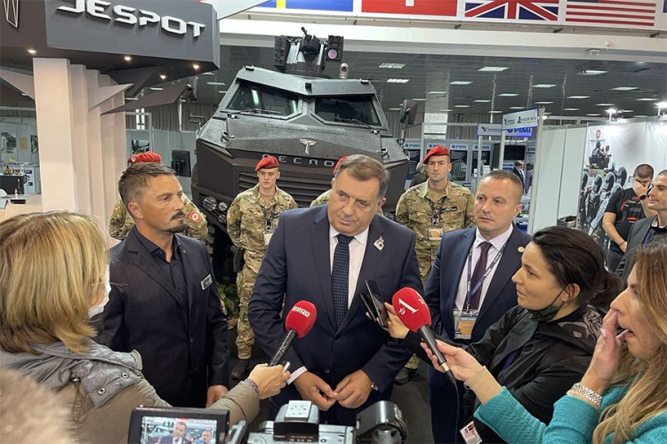 Dodik posjetio sajamski štand TRB-a, zavoda "Orao" i "Rosteka"