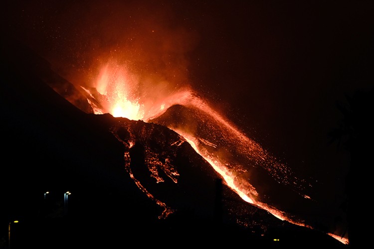 Novi potok lave prijeti kućama na La Palmi