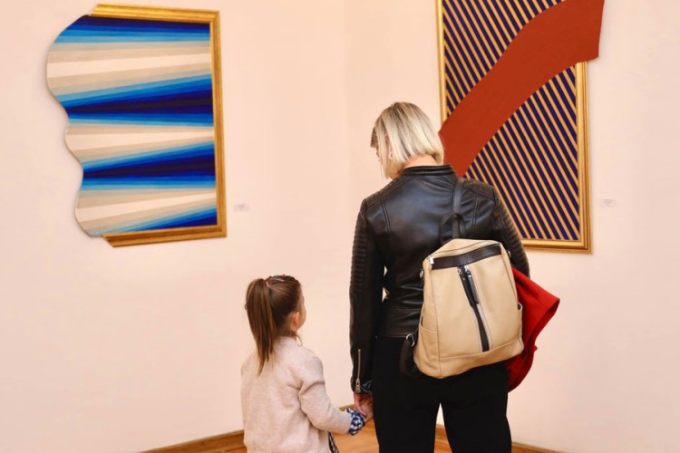 Umjetnost koja omotače pretvara u otvorene enterijere
