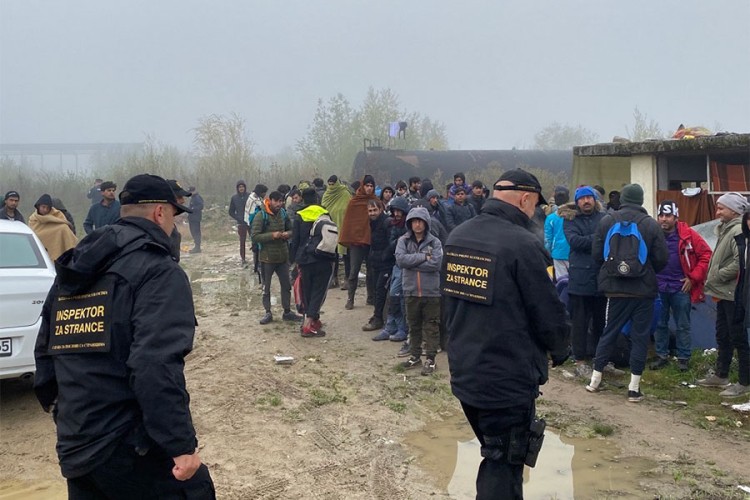 Izmješteno 125 migranata iz napuštenih objekata u kamp "Lipa"