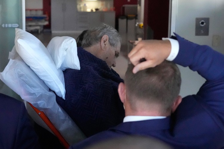 Miloš Zeman suviše bolestan da radi