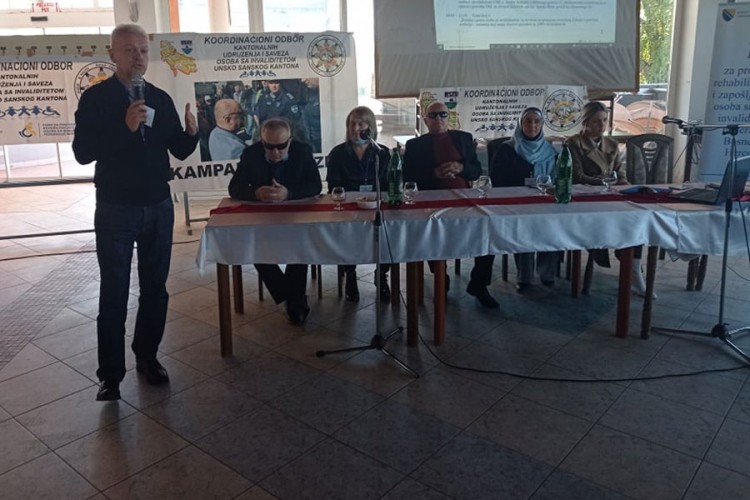 Osobe s invaliditetom vape za podrškom