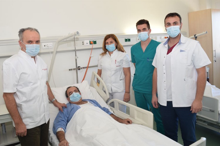 U UKC RS izvedena operacija aneurizme trbušne aorte: Složenim zahvatom spasen život