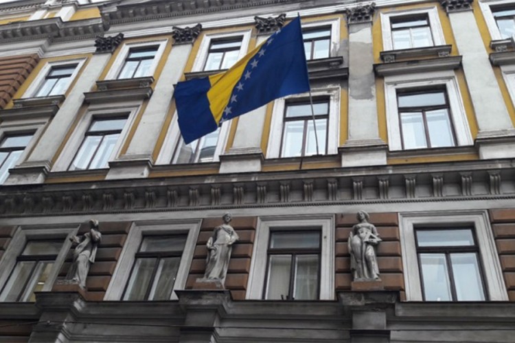 Zbog bludne radnje pred djetetom dobio pet godina i 10 mjeseci zatvora