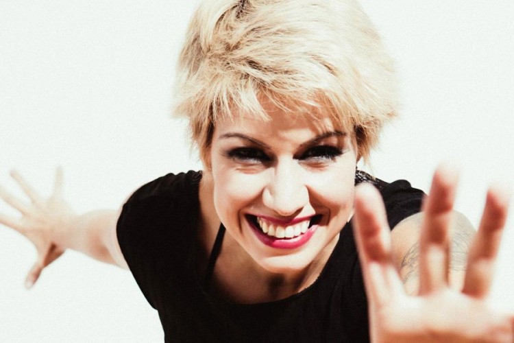 Maja Louis za "Nezavisne": Nadam se da će pesme biti publici vetar u krila