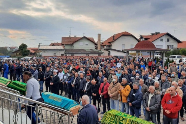 Sahranjeno sedam stradalih u požaru u Brčkom