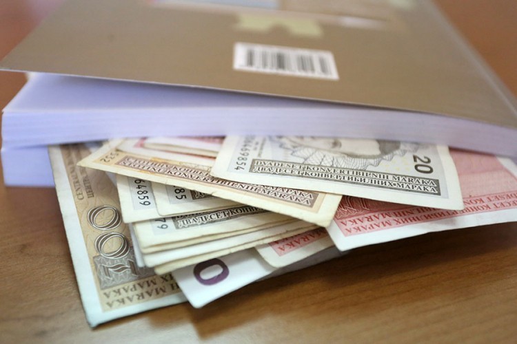 Po 100 KM za penzionere sa najnižom penzijom
