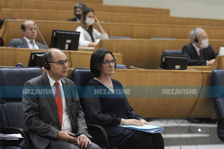 Šmit: Međunarodna zajednica aktivna i mimo očiju javnosti