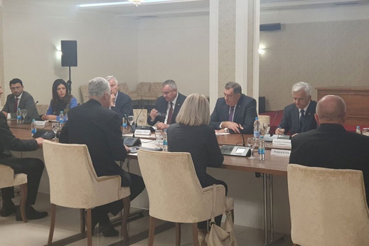 Počeo sastanak SNSD-a i koalicionih partnera sa HDZ-om