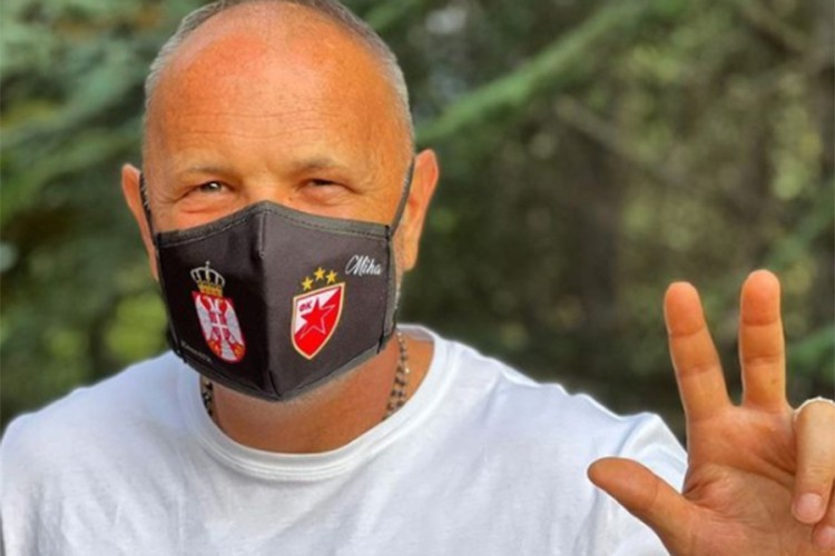 Siniša Mihajlović prvi put držao unuku