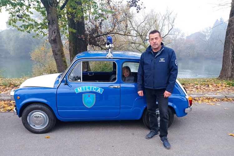 Milicijski "fićo" vozi duh prošlosti