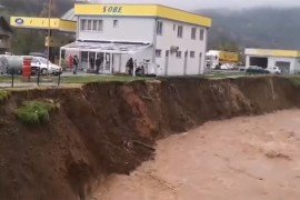Obrušava se zemljište, rijeka Željeznica prijeti da proguta hotel i ...