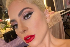 Ledi Gaga potpuno naga na naslovnici "Voga"