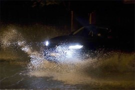 Pojedine dionice i dalje neprohodne zbog izlijevanja vode na kolovoz