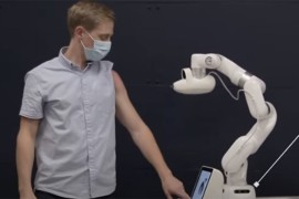 Kako izgleda kada robot vakciniše