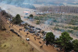 Migranti sijeku ogradu, policija bacila suzavac