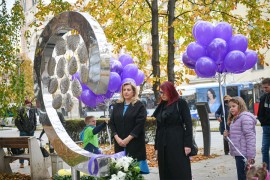 Položeni vijenci na spomenik 12 beba u Banjaluci