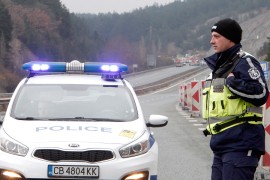 Otpušteni carinici koji su pustili autobus "Besa transa" bez ...