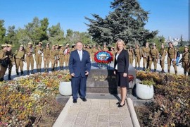 Cvijanovićeva na grobu Teodora Hercla, osnivača cionističkog pokreta