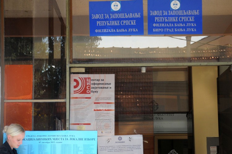 Istražujemo: Koja zanimanja lako dođu do posla, a ko je najduže na birou