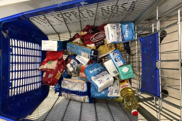 U marketima humanitarne korpe za "Mozaik prijateljstva"