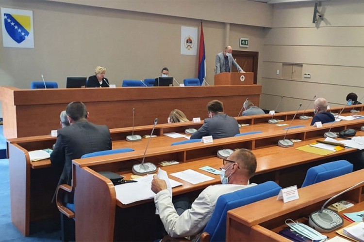 Prekinuta sjednica Doma naroda Parlamenta FBiH, sprema se uvođenje treće doze vakcine