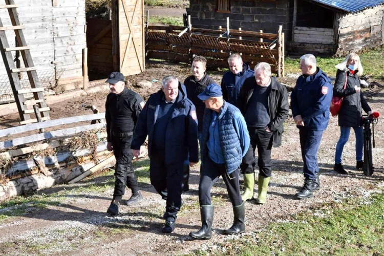 Višković: Srpska pomaže svima