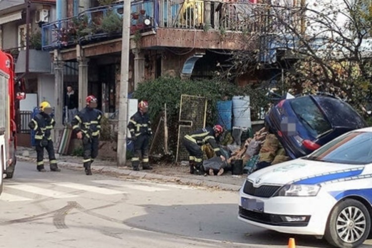 Usmrtio ženu na pješačkom, pa uletio u dvorište