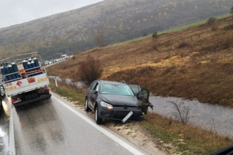 Dvije nezgode u Tomislavgradu, povrijeđeno više osoba