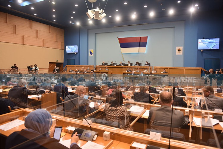 Svi za sjednicu NS RS o borcima, SDS mora da sakupi 3.000 potpisa ili 28 "ruku"