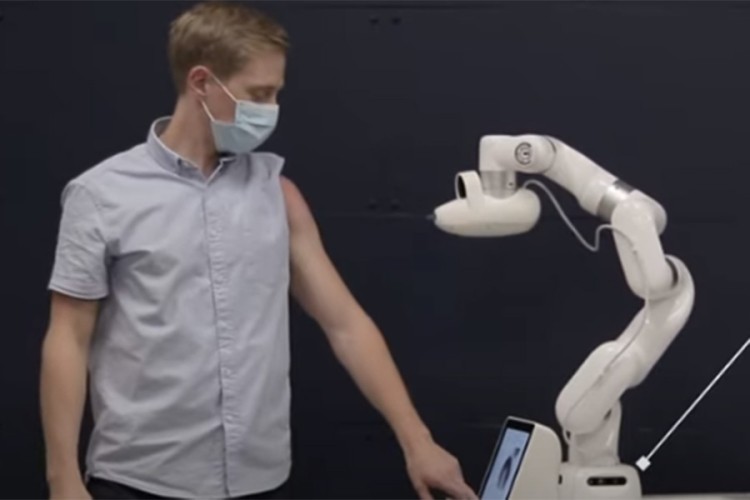 Kako izgleda kada robot vakciniše