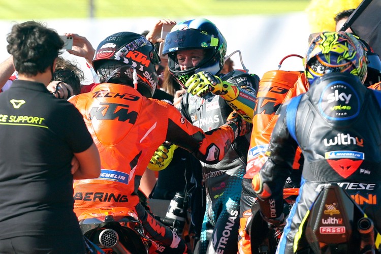 Moto GP: Valentino Rosi se oprostio, Banjaja slavio u Valensiji