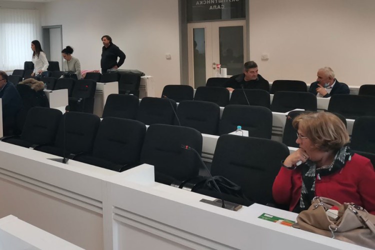 Turbulentno u SO Bileća: "Ovakva sjednica se mogla održati pod drvetom"