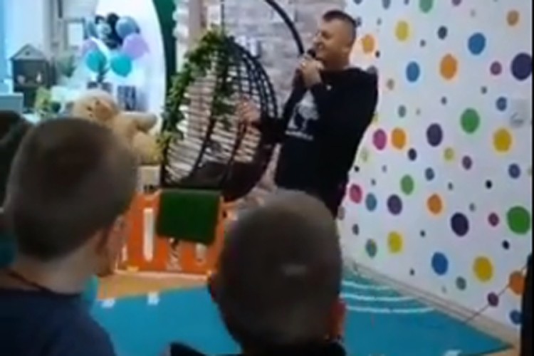 Goci djeci pjevao "neće Gara da primi vakcinu", oglasio se o kritikama