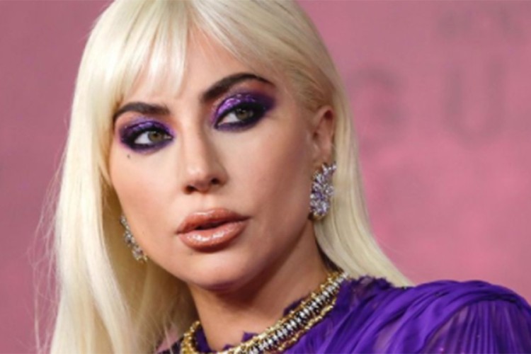 Ledi Gaga imitirala Merlin Monro pa pokazala previše