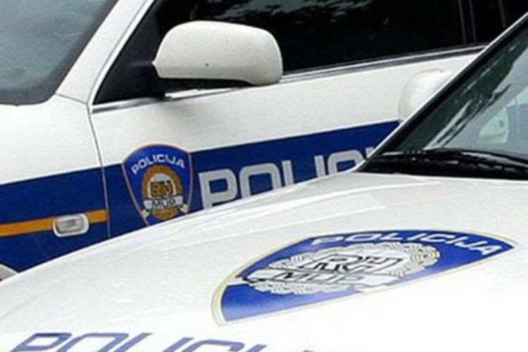 Uhapšena nastavnica, pokušala da uđe u školu bez kovid potvrde