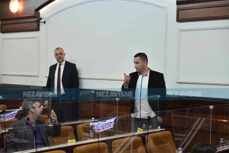 Lazić udaljen sa sjednice nakon rasprave sa Obradovićem