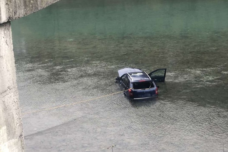 ​Pucnjava u Foči, vozilo gurnuto u Drinu