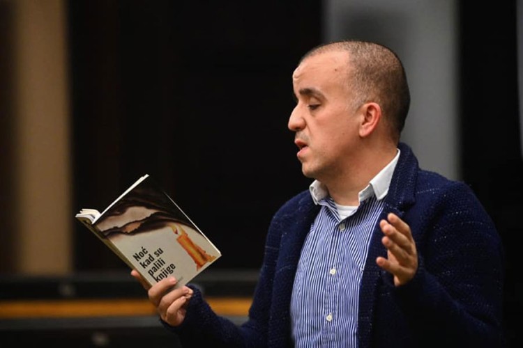 Promovisana knjiga "Noć kada su palili knjige" Uglješe Kesića