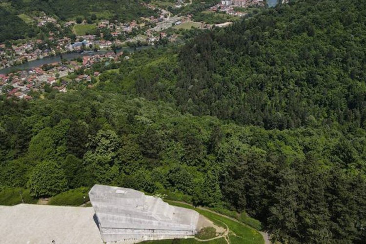 Deset autora predložilo novi izgled vidikovca na Banj brdu
