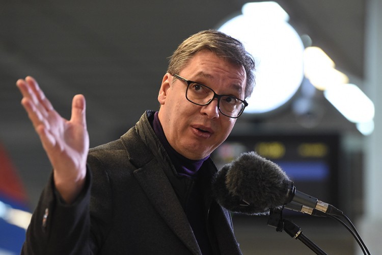 Vučić: Deset godina na čelu stranke je dosta