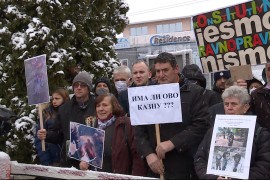 "Srpske porodice neće odustati, najavljeni novi protesti ispred Suda ...