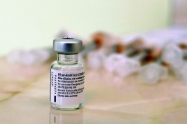 Tri doze fajzerove vakcine neutrališu omikron