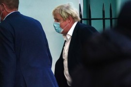 Džonsonu se drma fotelja, procurile informacije o kovid žurkama