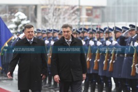 Plenković svečano dočekan ispred zgrade institucija BiH