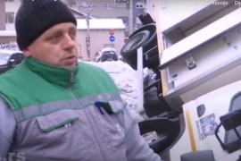 Otvorila se rupa na cesti u Beogradu, upao kamion